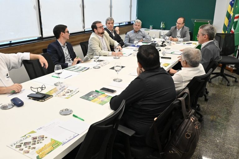 federacao e fee discutem ultimos detalhes do seminario sobre a reforma tributaria